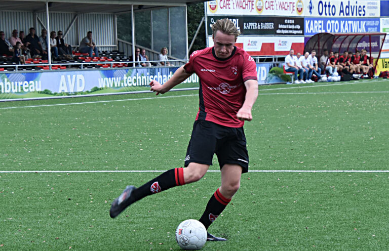 Tweede opent seizoensbal met winst