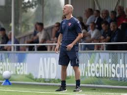 Trainer Danny Hijzelendoorn verlengt contract bij FC Rijnvogels met één seizoen