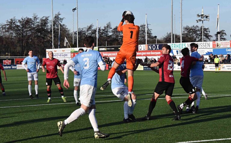 FC Rijnvogels weert poging van runner-up degelijk af