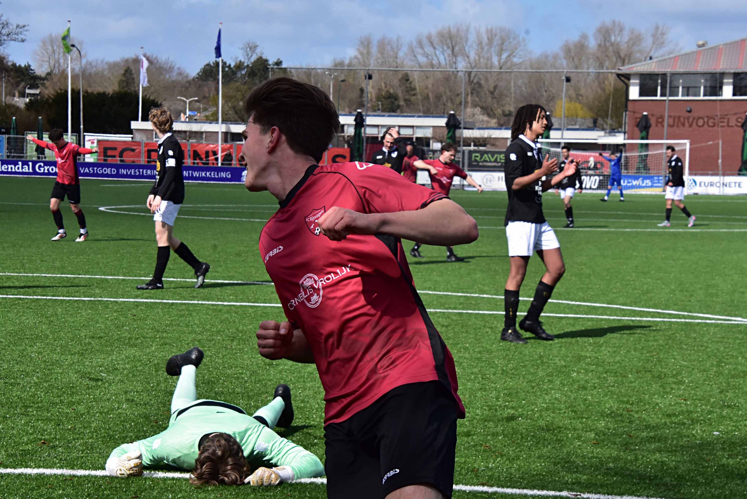 Tweede herstelt zich en schiet weer met scherp