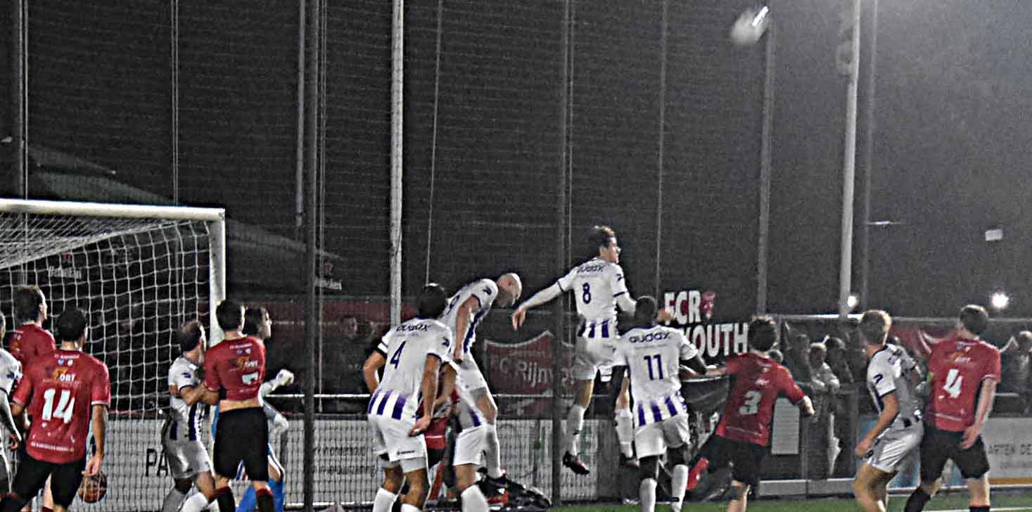 Ongelukkige strafschop beslist boeiende bekerderby